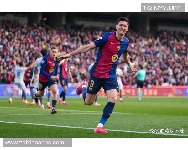 莱万状态火热欧冠赛场大放异彩射手榜领跑引发关注